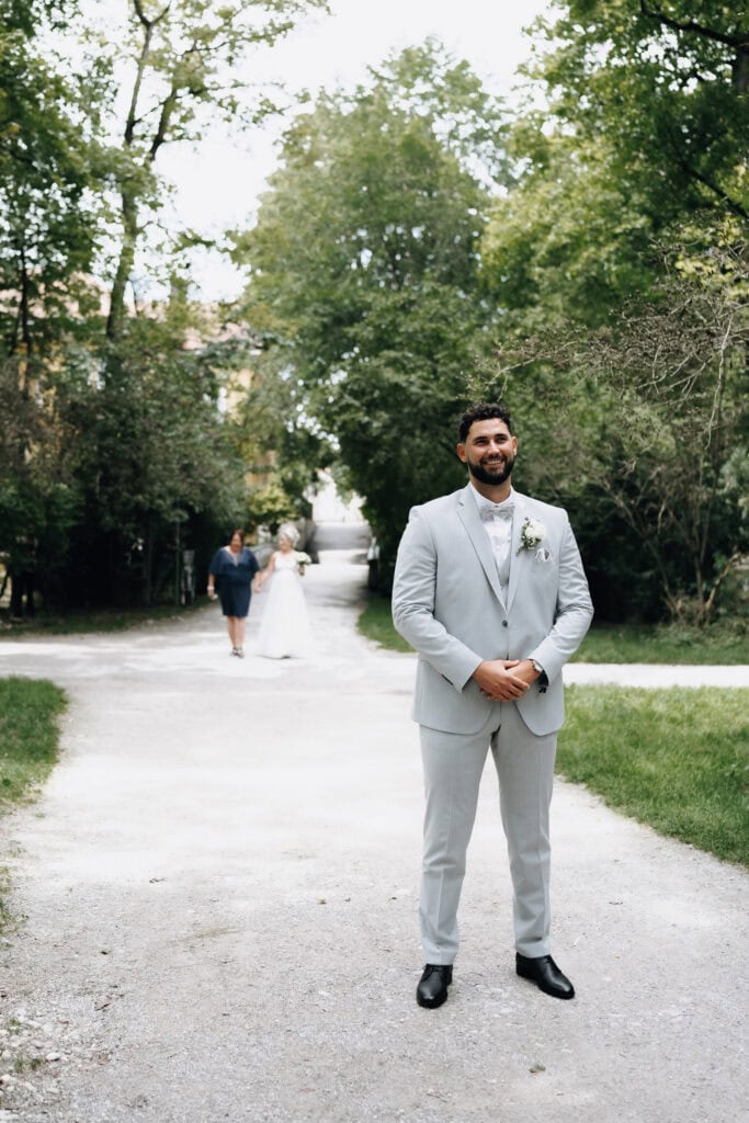 "First Look" des Brautpaares im Englischen Garten München – Hochzeitsfotograf Freising